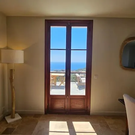 Prestige Avec Piscine - Dans Les Hauteurs De *