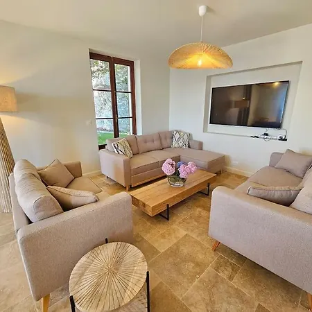 Prestige Avec Piscine - Dans Les Hauteurs De