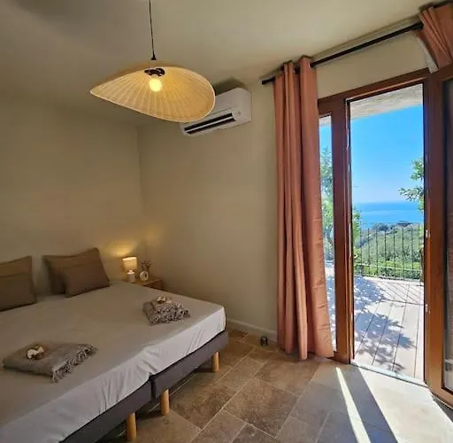 Prestige Avec Piscine - Dans Les Hauteurs De *