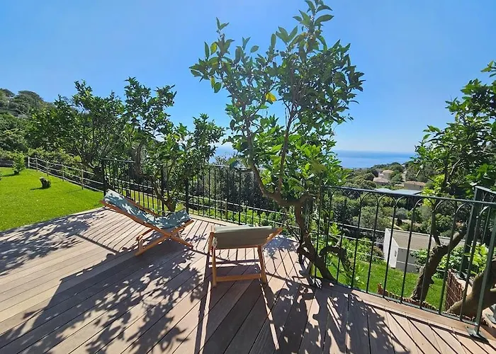 Prestige Avec Piscine - Dans Les Hauteurs De *