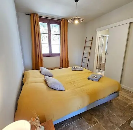 Prestige Avec Piscine - Dans Les Hauteurs De *