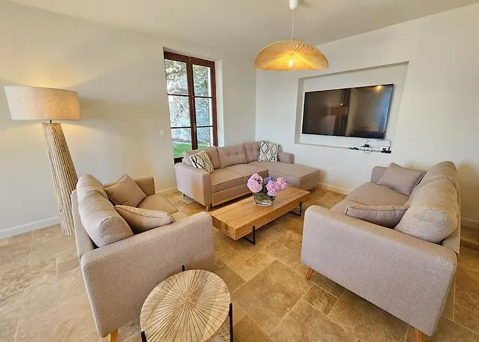 Prestige Avec Piscine - Dans Les Hauteurs De