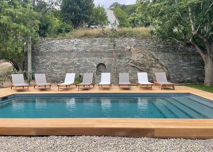 Prestige Avec Piscine - Dans Les Hauteurs De *